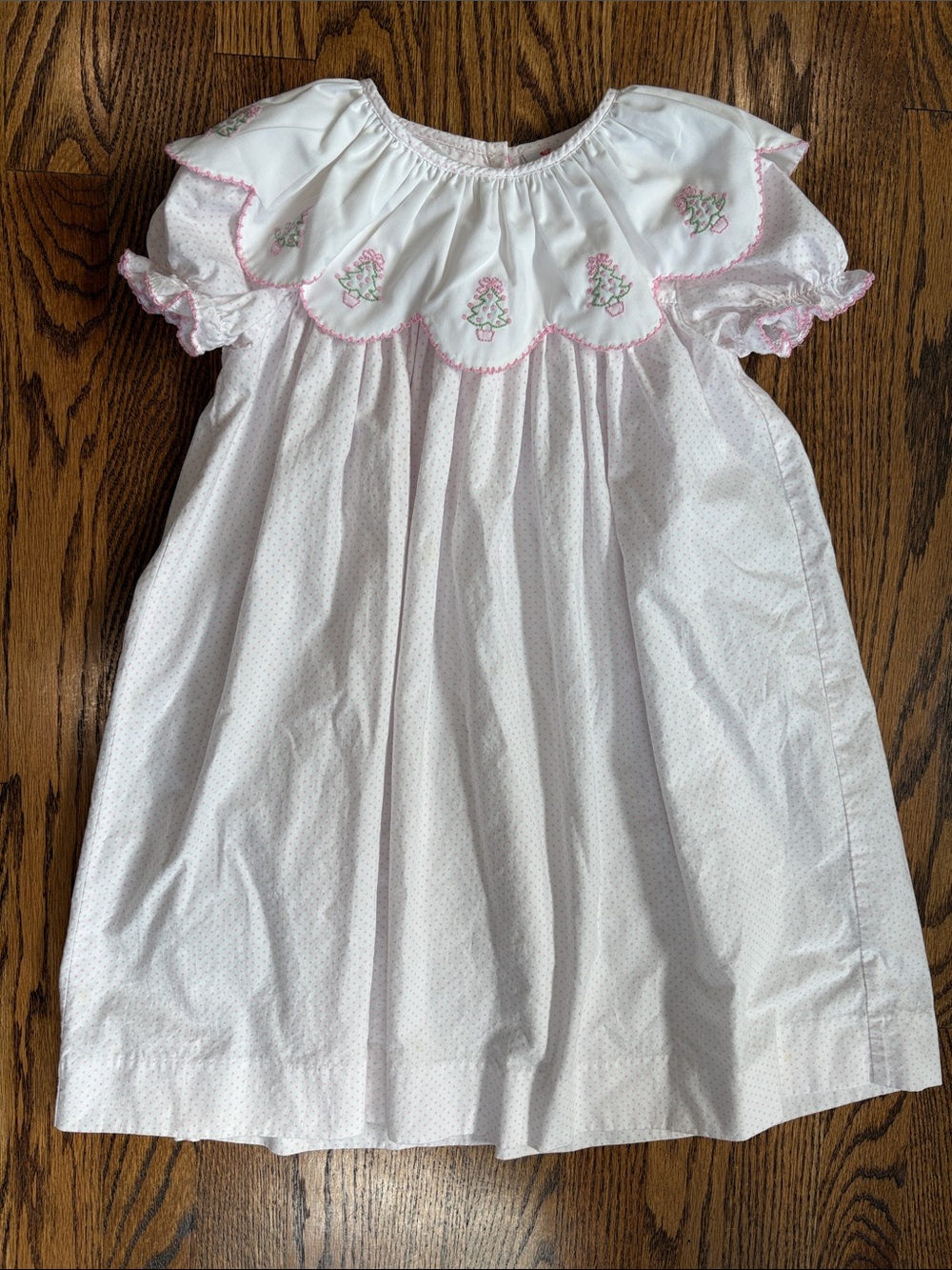 Shrimp& Grits Kids pink polka dot smocked Christmas tree dress, size 4T.